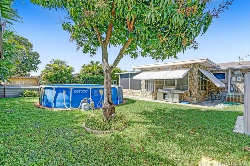 8490 10th St, Hollywood FL  33024-4939 exterior