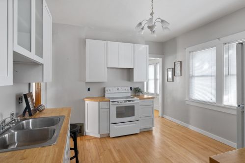 3023 Oakland Ave, Milwaukee WI 53211-3233 exterior