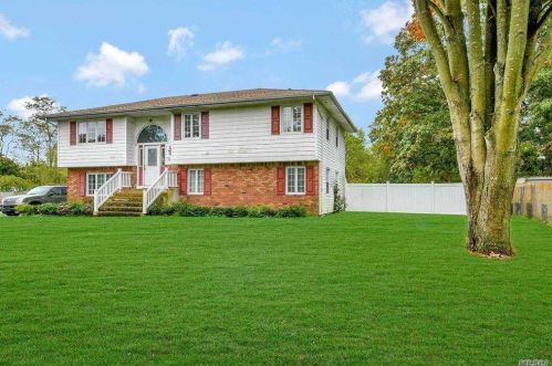 236 Messina St, Central Islip, NY 11722-3205