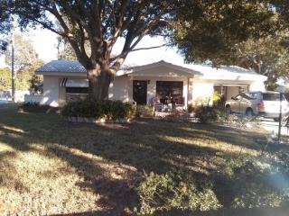 8597 Forsyth Dr, Largo FL  33772-3940 exterior