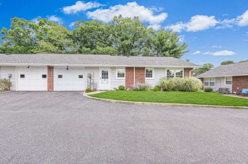 174 Ventry Ct, Panamoka, NY 11961-1219