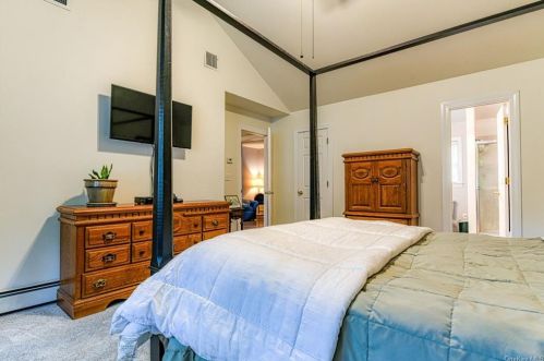 70 Iron Mountain Rd, Warwick NY  10990-3307 exterior