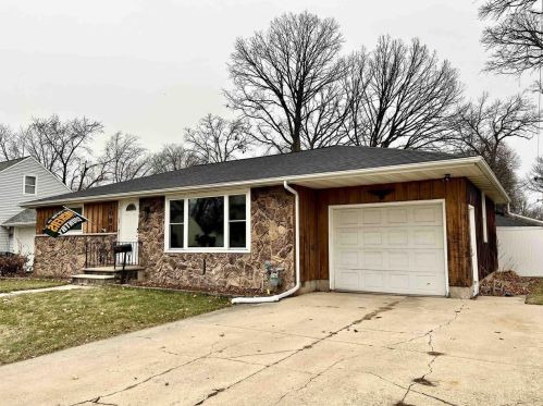 1060 Thorndale St, Green Bay, WI 54304-3913