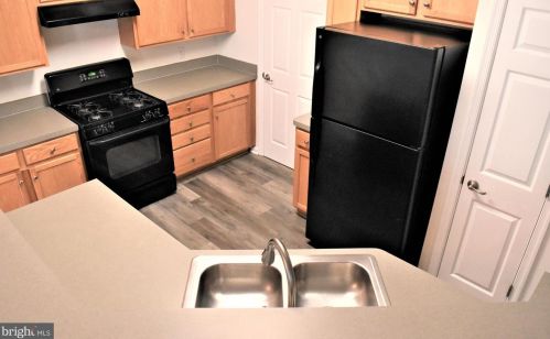 6807 Sabbarton Pl, Gainesville VA  20155-6226 exterior