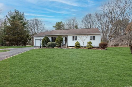 116 Hammond Rd, South Setauket, NY 11720-2850