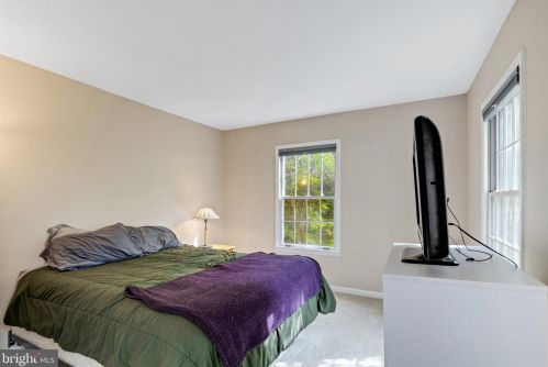 442 Holly Corner Rd, Fredericksburg, VA 22406-5304