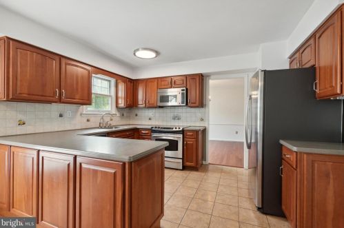 1526 Megan Cir, Blue Bell PA  19422-3625 exterior