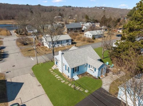 18 Lakeview Dr, South Kingstown RI  02882-1223 exterior
