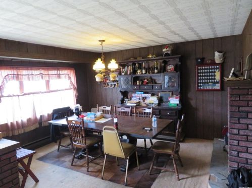 218 Alhambra Ave, North Lindenhurst, NY 11757-6504