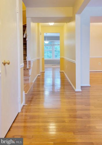 8034 Sleepy View Ln, Springfield VA  22153-2920 exterior