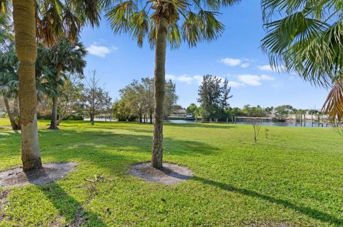 2626 Erickson Dr, Fort Pierce, FL 34984-5202