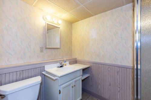 7 Plymouth Rd, North Providence RI  02904-5227 exterior