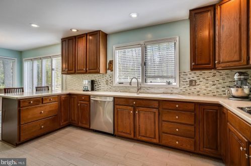 9111 Meadowcreek Ln, Lorton VA  22079-3238 exterior