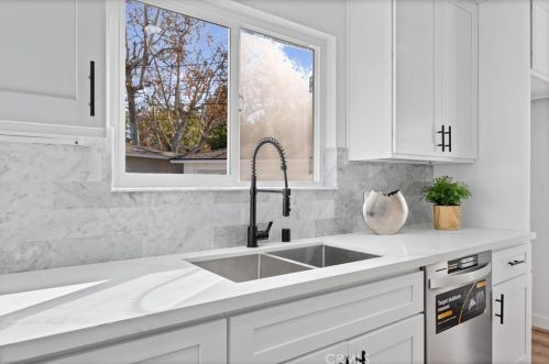 1052 Palmyra Ave, Orange CA  92866-2423 exterior