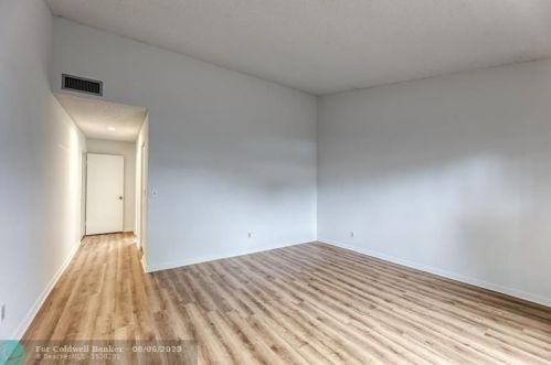 2327 37 Ave, Hollywood FL 33021-3626 exterior