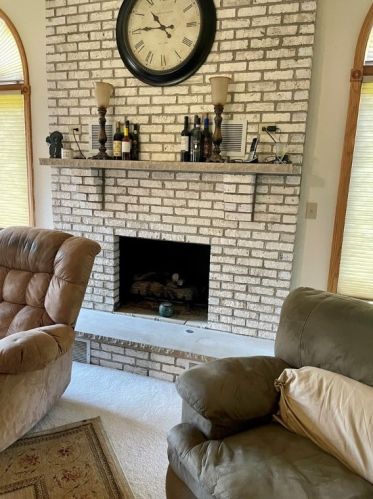 2420 Woodland Hills Dr, New Castle, PA 16101-5558