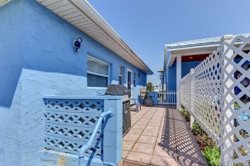 4241 Atlantic Ave, Daytona Beach FL 32127-7004 exterior