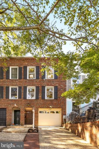 416 6th St, Washington, DC 20003-2703