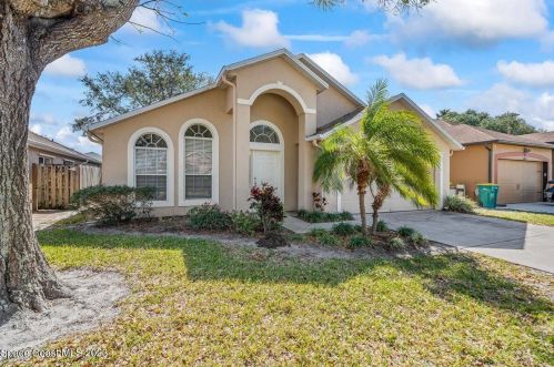 4882 Erin Ln, Melbourne, FL 32940-7156