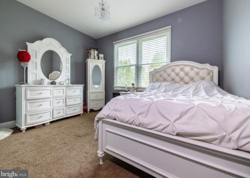 8 Kings Ct, Auburn NJ  08085-5033 exterior