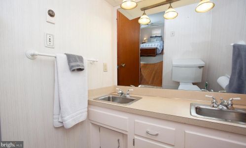 252 Redwood St, Hummelstown PA  17036-2619 exterior