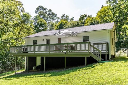 75 Candle Hill Rd, Danbury CT  06812-2412 exterior