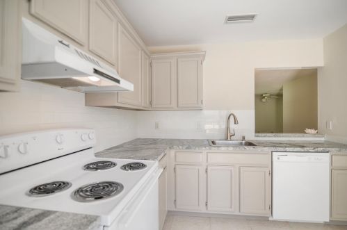 6 Bay Cedar Ct, West Palm Beach, FL 33411-1655