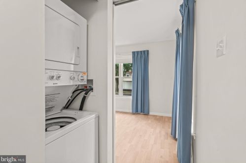 701 Parry Blvd, Riverton NJ  08077-3938 exterior