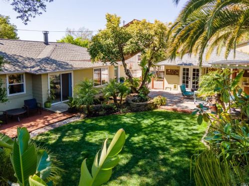 1029 Crest Dr, Santa Rosa CA  95404-2216 exterior
