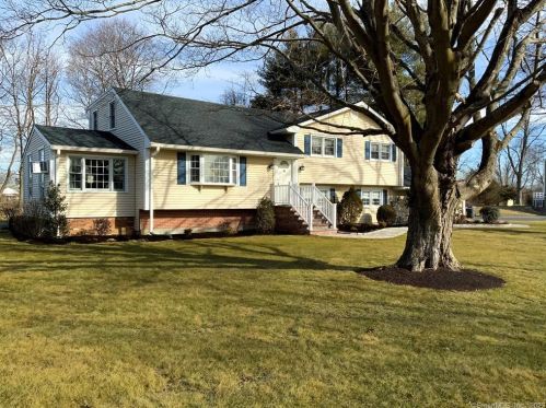59 Magnolia Rd, Bridgeport, CT 06611-2240