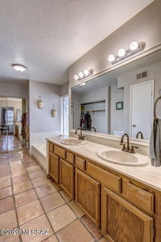 5032 Condor Dr, Tucson AZ  85742-9404 exterior