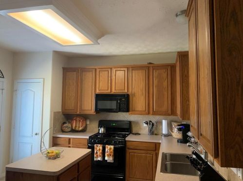 2204 Highland Crossing Dr, Conroe TX  77304-6800 exterior