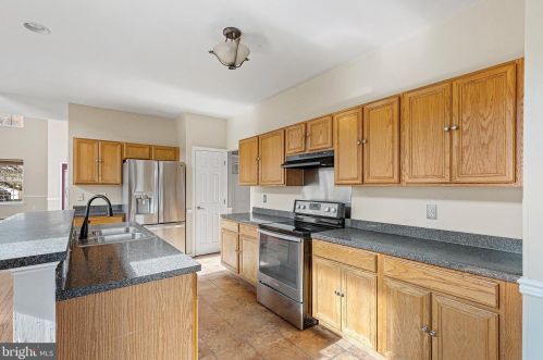 11 Chapman Ln, Bear, DE 19701-6365