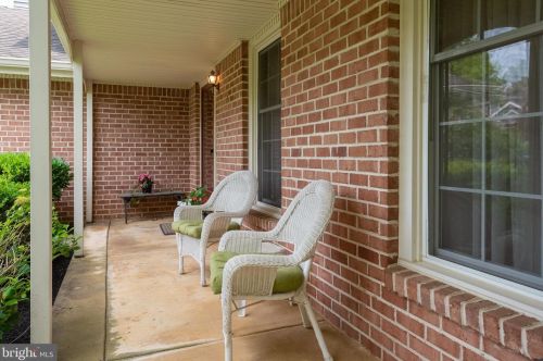 32 Stonehurst Ct, Wayne, PA 19087-5701