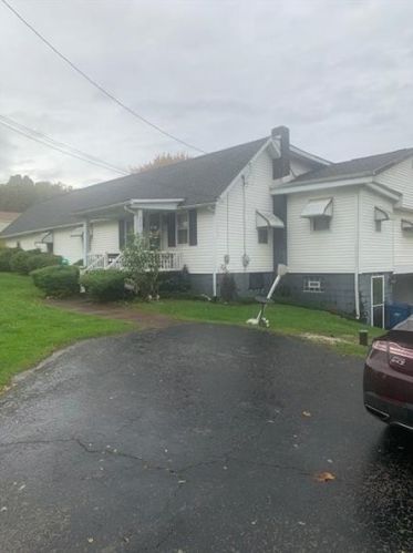 659 Center St, New Castle, PA 16101-6501
