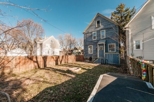 3285 Bartlett Ave, Milwaukee WI 53211-3024 exterior