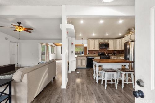 31919 Sapphire Ln, Santa Clarita, CA 91384-3183