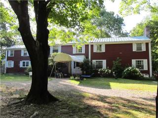 851 Vauxhall Street Ext, Waterford, CT 06385-4103