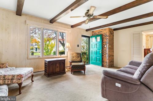 103 Manor Rd, Paoli, PA 19301-1810