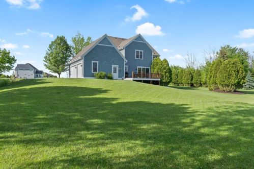 1465 Glen Oaks Ln, Thiensville WI  53092-2954 exterior