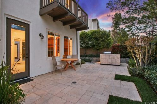 24613 Garland Dr, Santa Clarita CA  91355-4962 exterior