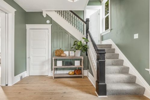 318 New Castle St, Zelienople PA  16063-1336 exterior