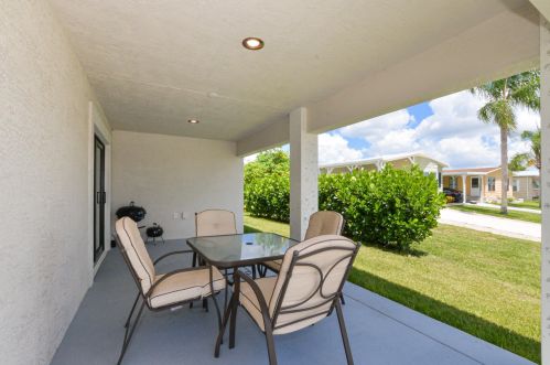 2 Tosca, Fort Pierce FL 34951-2819 exterior