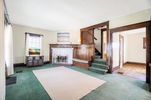 524 Pennsylvania Ave, Oakmont PA  15139-1561 exterior