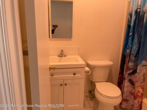 13 Linton Close, East Freehold NJ 07728-3816 exterior