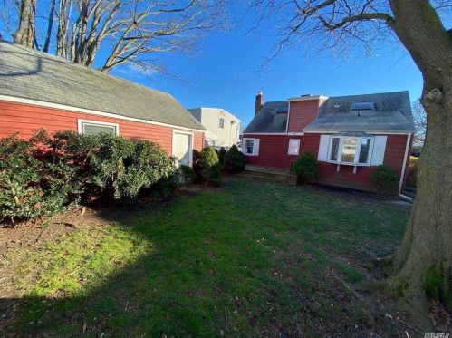42 Virginia Ave, Hicksville, NY 11803-3519