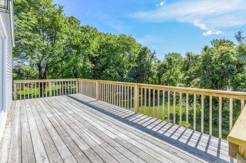 3 Marlin Dr, Waterford CT  06385-2605 exterior