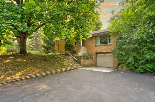 8651 68th St, Milwaukee, WI 53223-2722