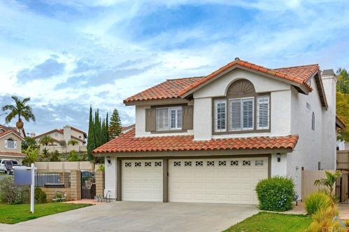 1558 Roma Dr, Vista, CA 92081-5028