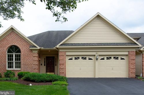 34 Almond Dr, Swatara, PA 17033-1760